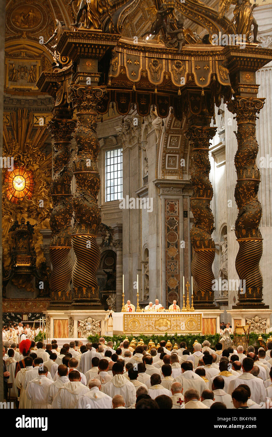 Jeudi de Pâques messe dans la Basilique Saint-Pierre, Vatican, Rome, Latium, Italie, Europe Banque D'Images