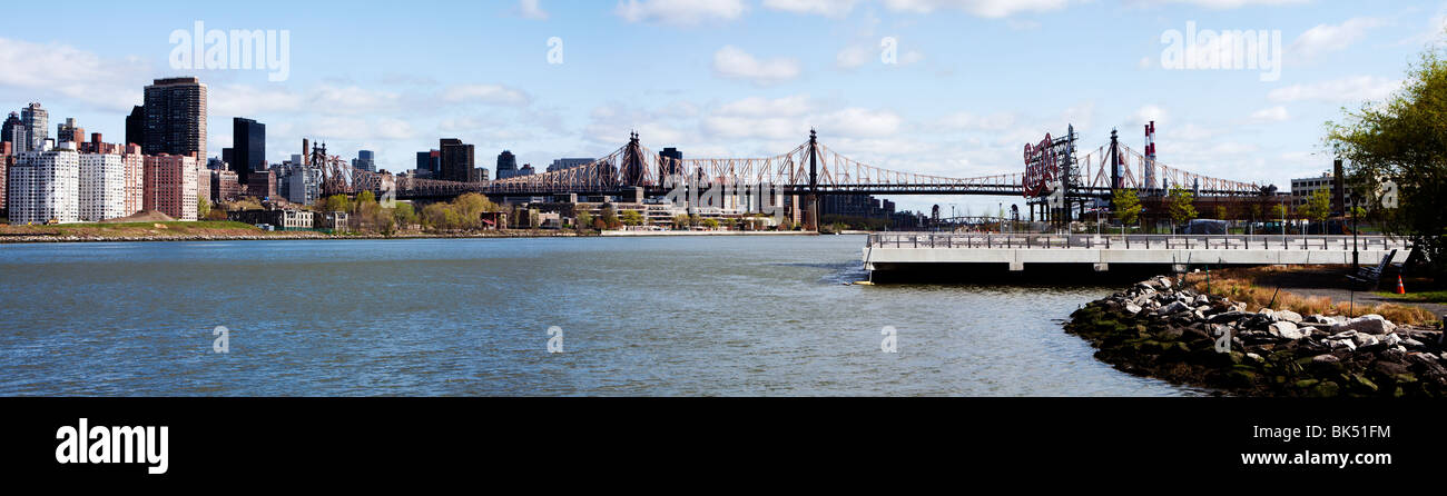 Le Queensboro Bridge enjambant l'East River reliant Manhattan et Astoria, Long Island City, Queens, à New York. Banque D'Images