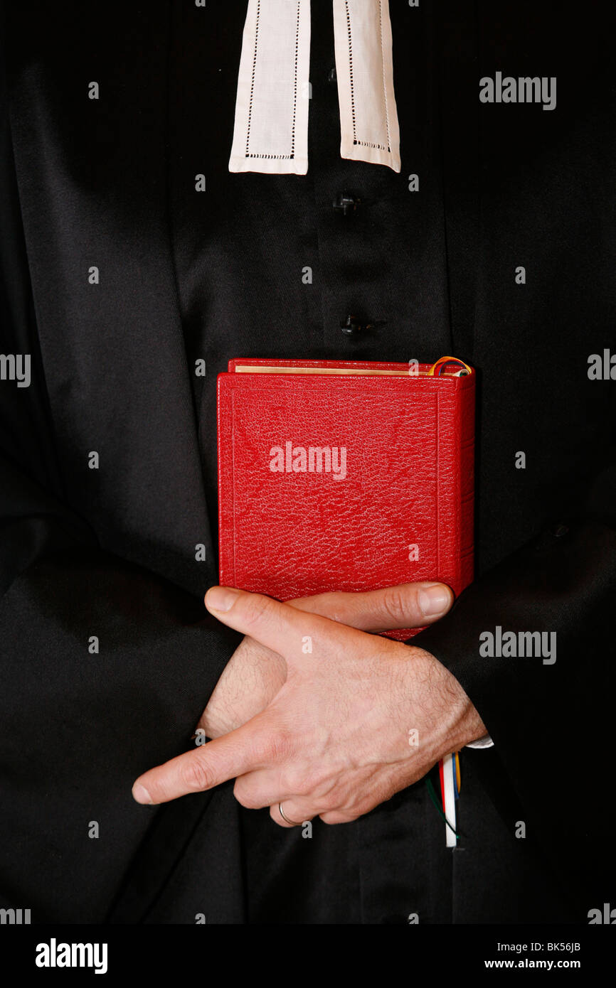 Ministre Protestant holding Bible, Paris, Ile de France, France, Europe Banque D'Images