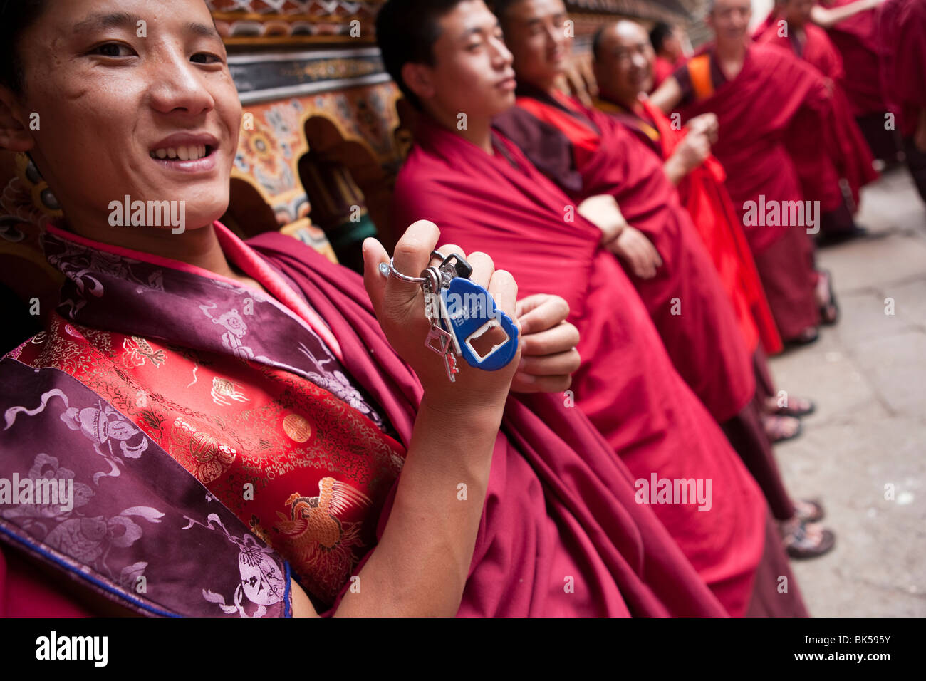 Moines dans un monastère du Bhoutan Banque D'Images