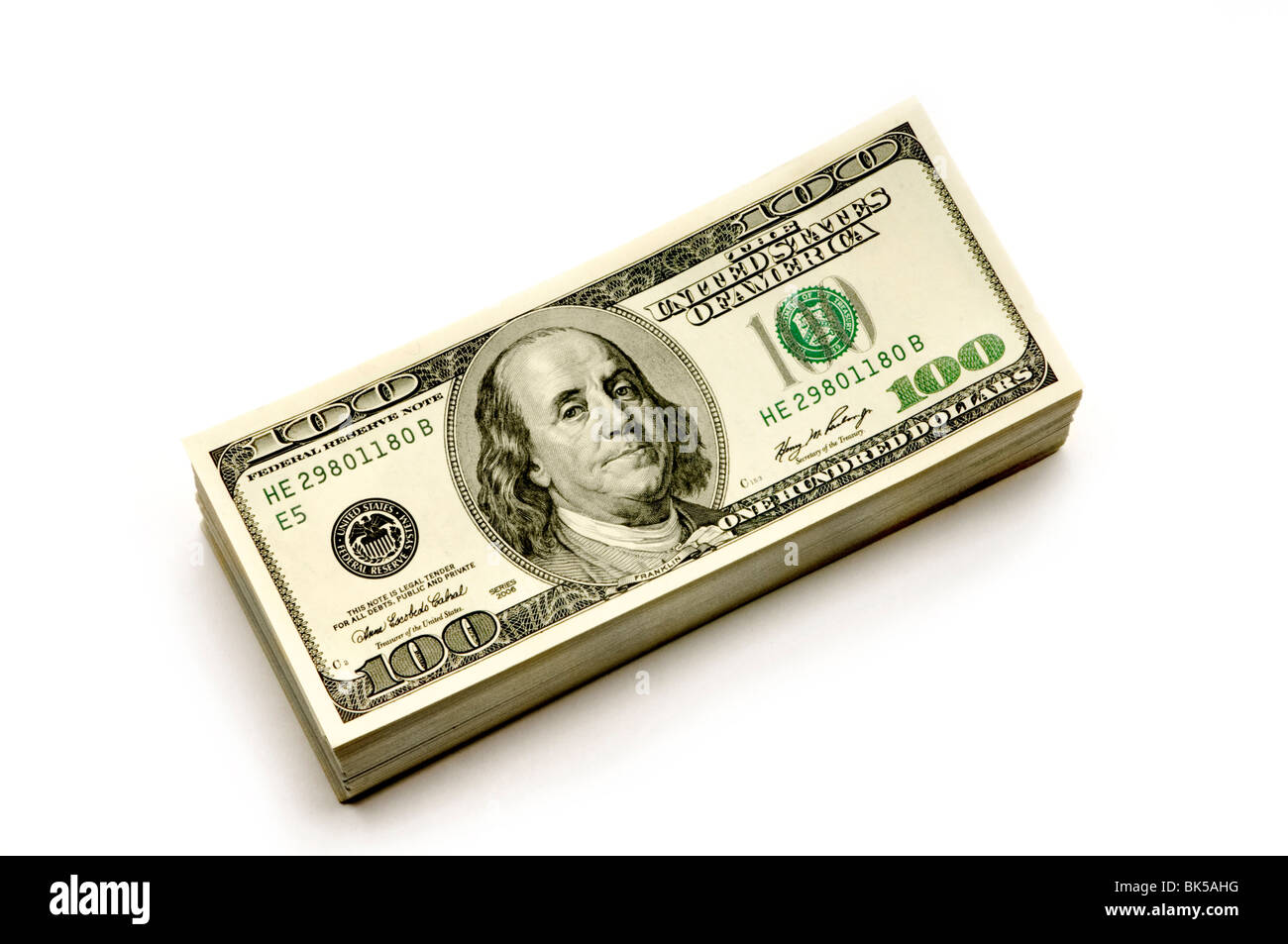 Pile de dollars américains, l'argent, monnaie sur fond blanc Banque D'Images