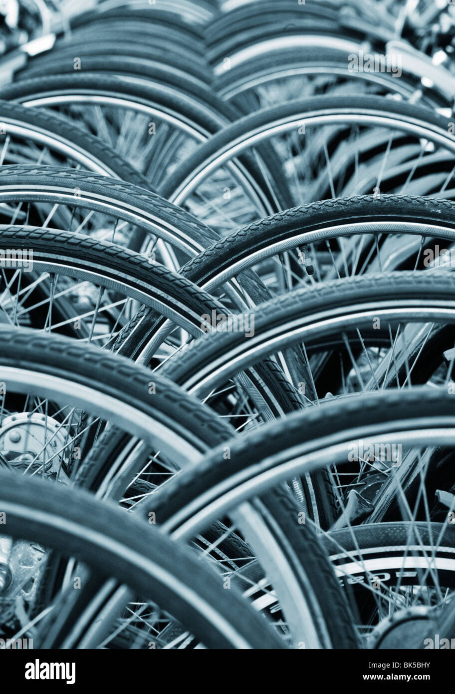 Image abstraite d'un grand nombre de roues de bicyclette dans les Pays-Bas Banque D'Images