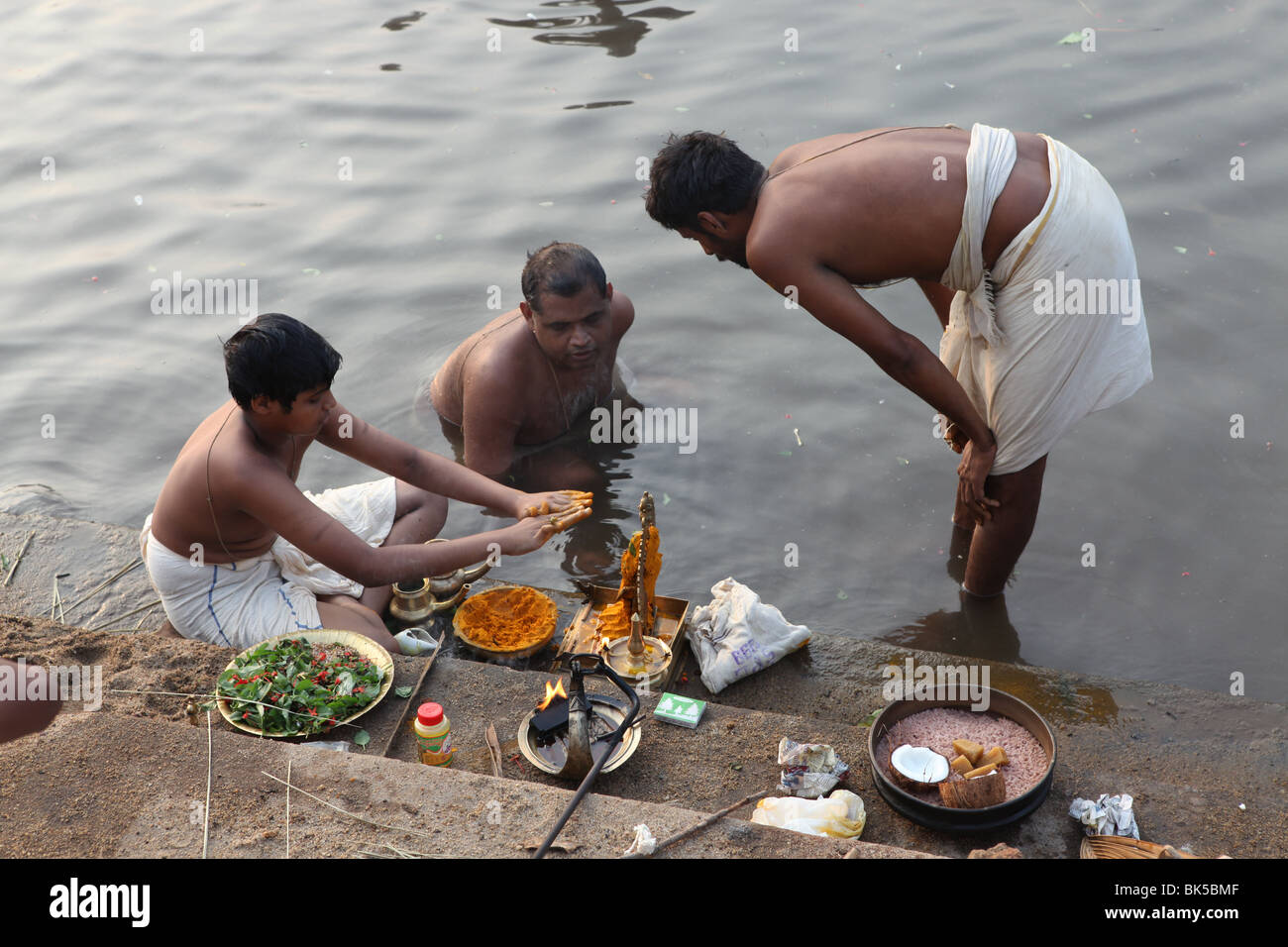 Arattu ou immersion sainte cérémonie dans le cadre d'arattupuzha pooram,un festival annuel tenu à arattupuzha temple en mars/avril. Banque D'Images