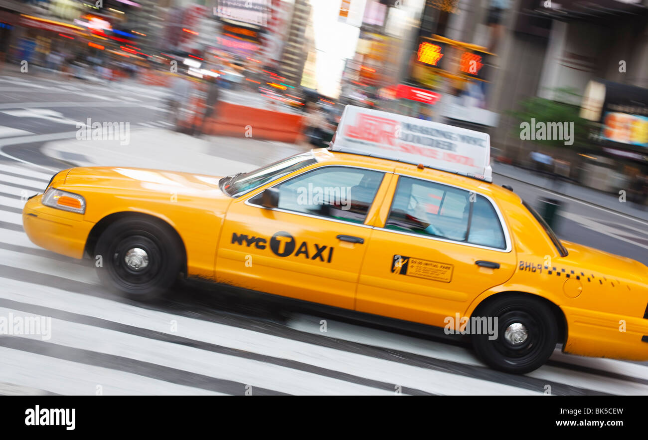 Taxi à Times Square, Manhattan, New York City, New York, États-Unis d'Amérique, Amérique du Nord Banque D'Images