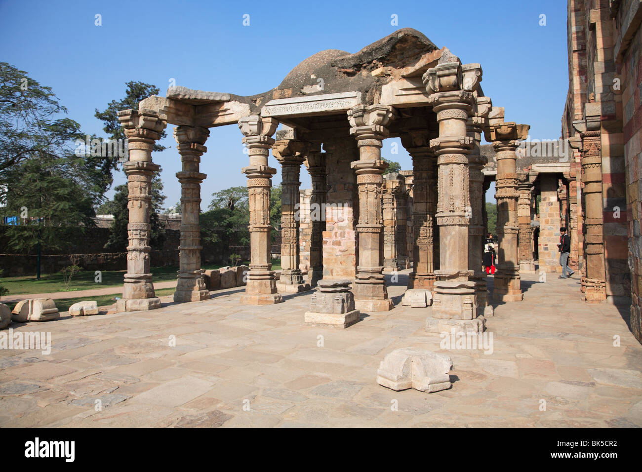 Qutab Minar, Madrasa, UNESCO World Heritage Site, New Delhi, Inde, Asie Banque D'Images