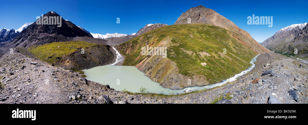 Vue panoramique sur la vallée de masej masej et rock face - Montagnes de l'Altaï en Russie Banque D'Images