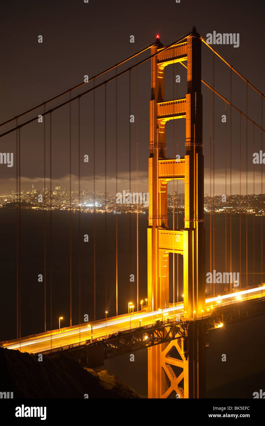 Vue de nuit sur le Golden Gate Bridge à San Francisco Banque D'Images