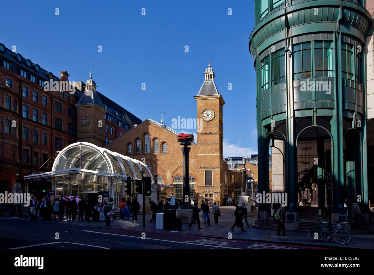 La gare de Liverpool Street, entrée Bishopsgate, Londres, UK Banque D'Images