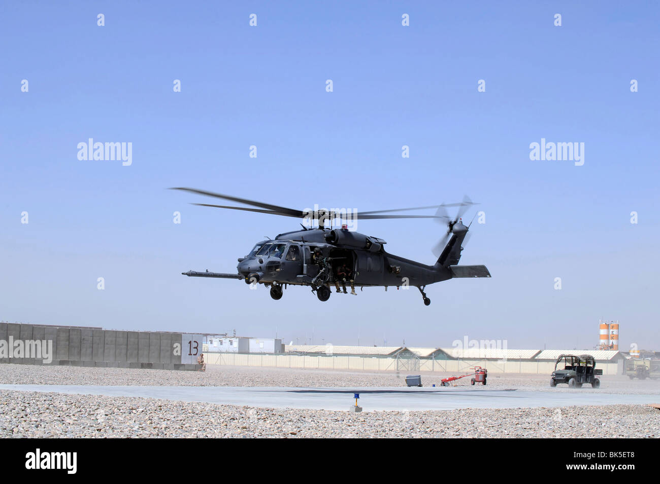 Un HH-60G Pave Hawk décolle du Camp Bastion (Afghanistan) Banque D'Images