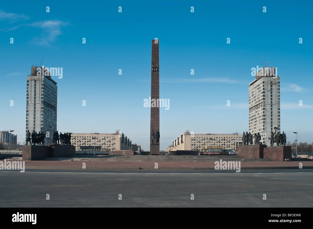 Place de la victoire et le Monument (Ploschad Pobedy) à Saint-Pétersbourg, en Russie. Début de Moskovsky Prospekt Banque D'Images