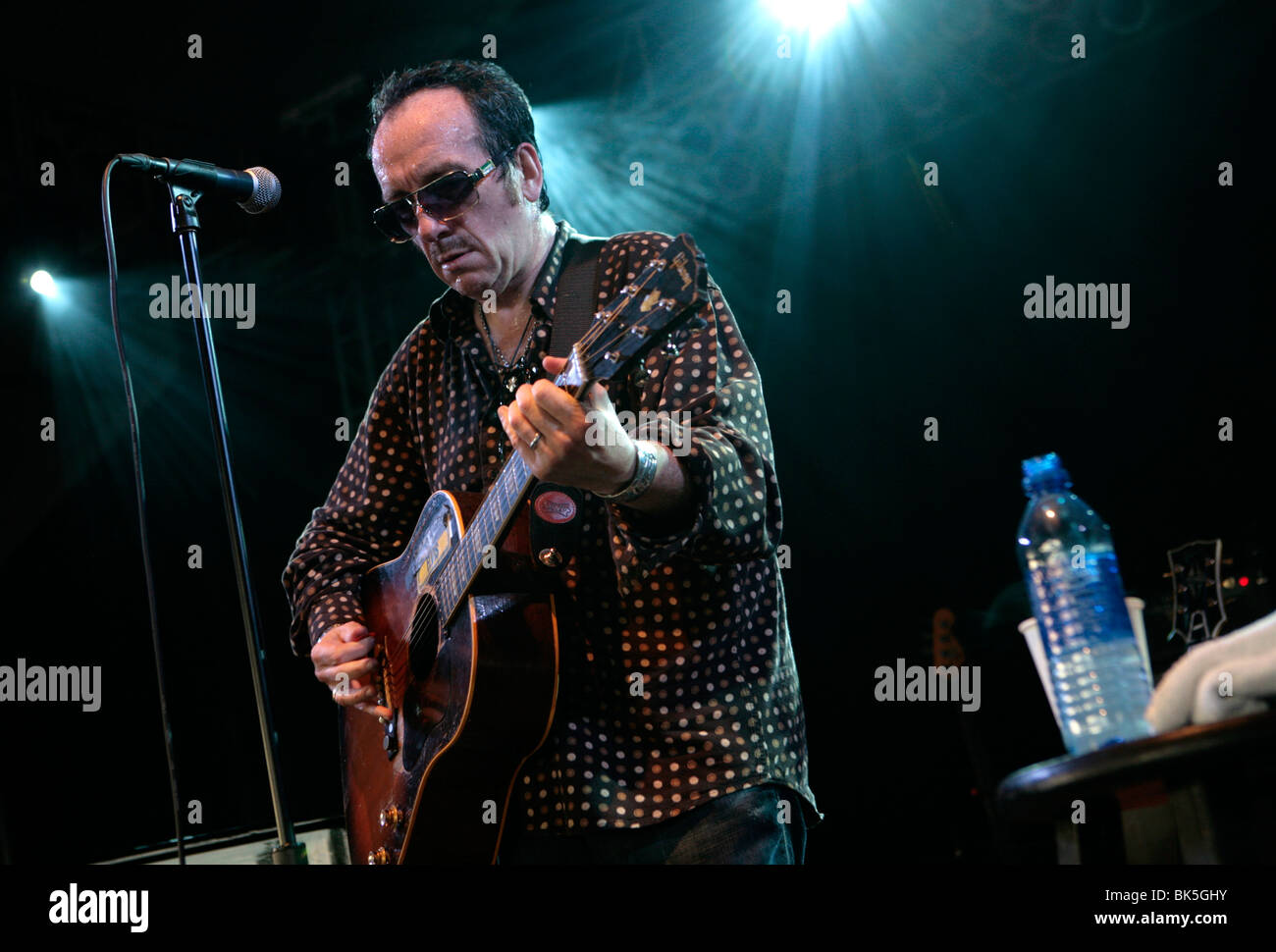 Elvis Costello effectue à Bonnaroo. Banque D'Images
