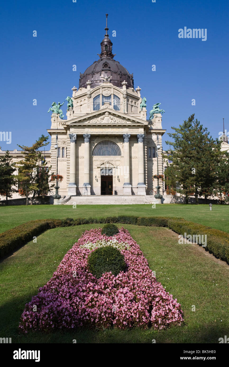 Parc de la ville et entrée au bains de Szechenyi, Budapest, Hongrie, Europe Banque D'Images