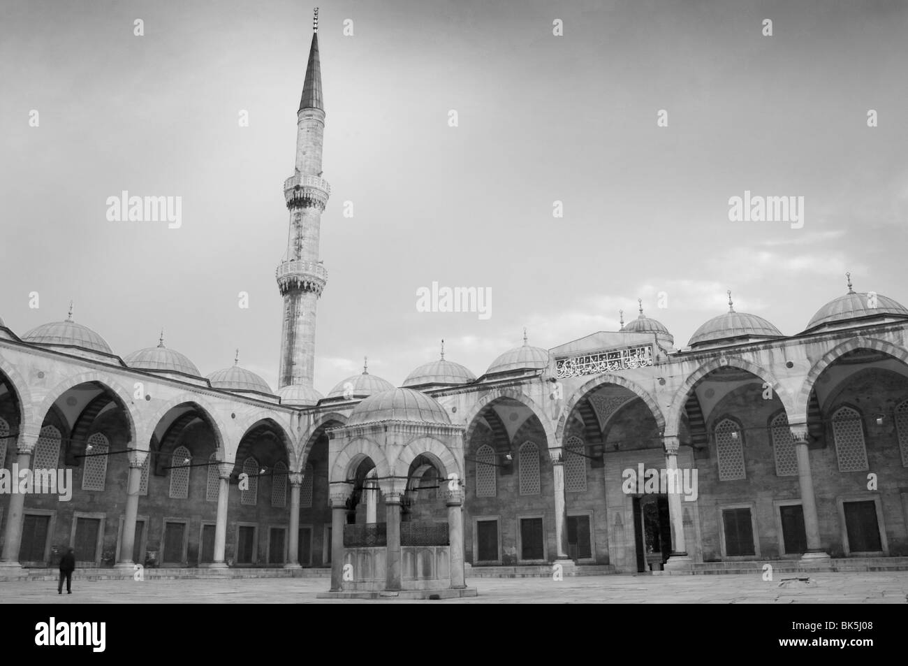 Fontaine d'ablution dans une cour d'une mosquée, la Mosquée Bleue, Istanbul, Turquie Banque D'Images
