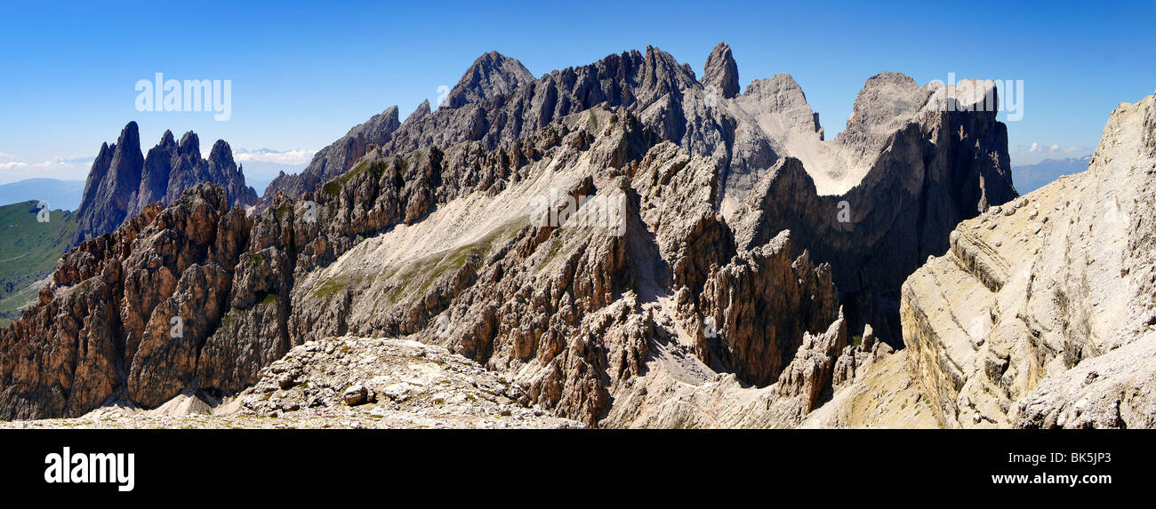Vue panoramique de Geisler Gruppe - Gruppo delle Dolomiti Odle - Italie Banque D'Images