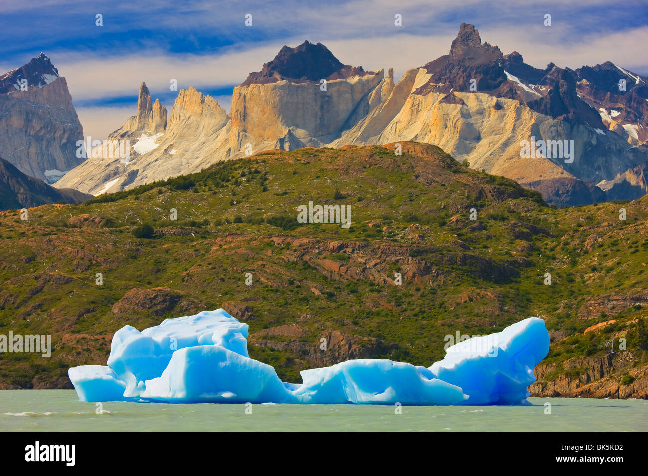 Iceberg dans Lago Grey, Parc National Torres del Paine, Patagonie, Chili Banque D'Images