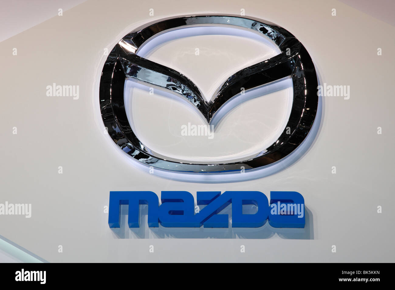 Logo Mazda à l'Auto Mobil International (AMI) - le Salon de l'automobile 2010 à Leipzig, Allemagne Banque D'Images