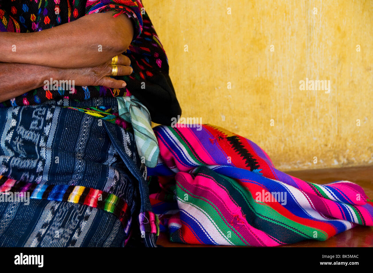 Costume coloré d'une femme autochtone du Guatemala Solola Banque D'Images