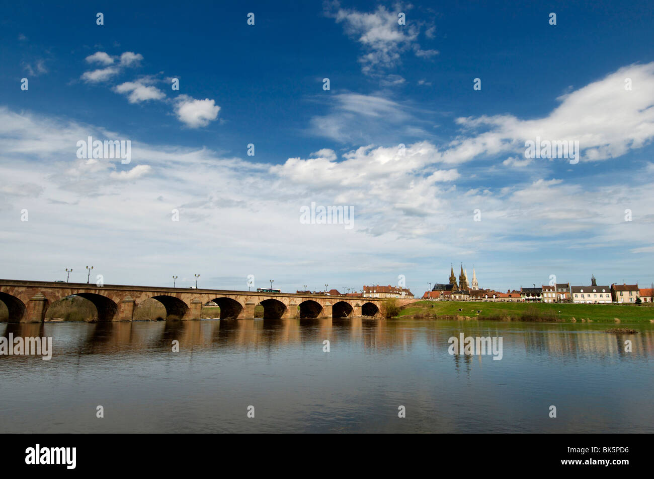 Le pont Regemortes, Moulins, Allier, France Banque D'Images