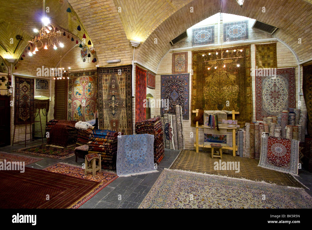 Tapis persan Shop dans Bazar e Bozorg à Esfahan Iran Banque D'Images