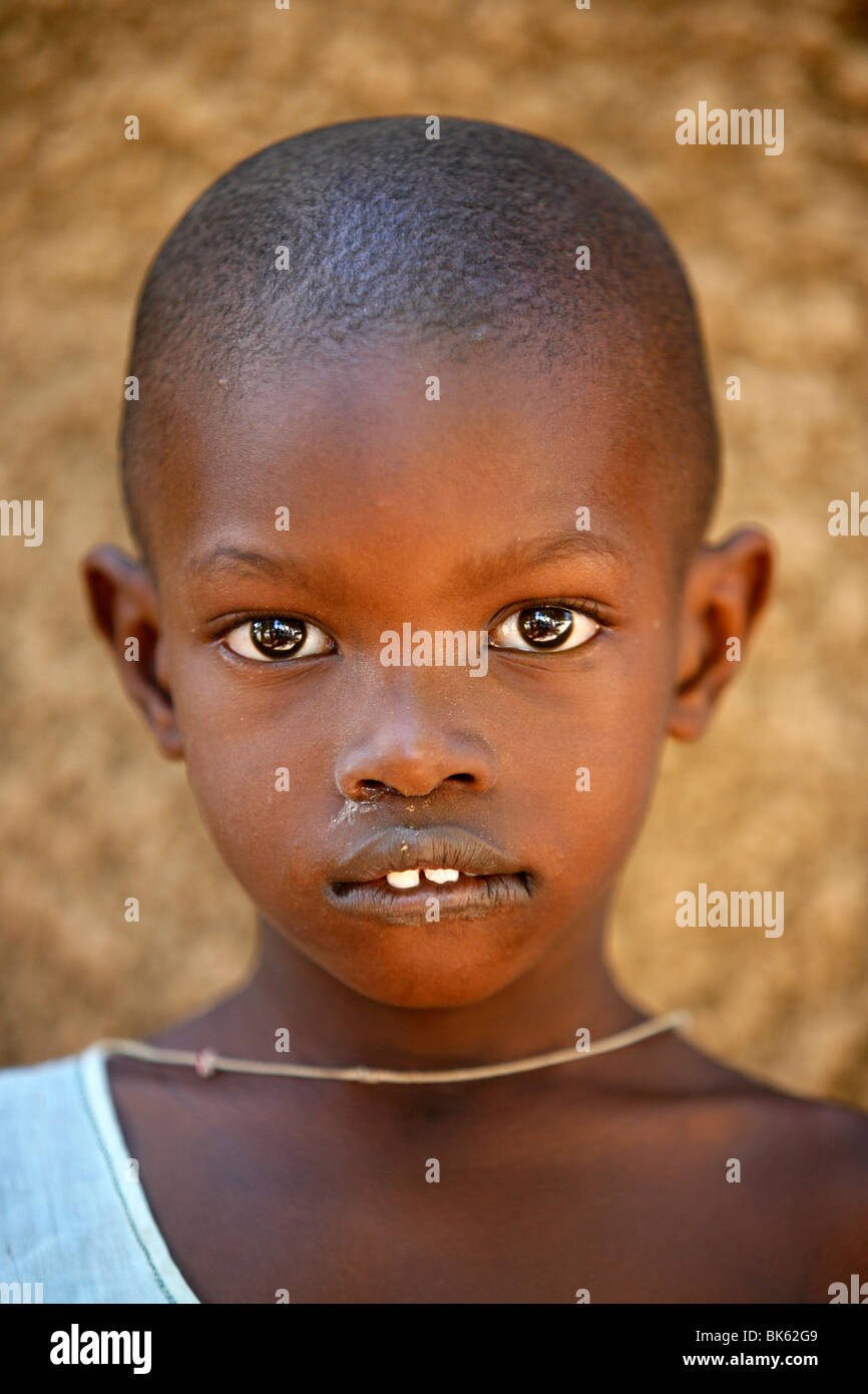 L'enfant sénégalais, Popenguine, Thiès, Sénégal, Afrique de l'Ouest, l'Afrique Banque D'Images