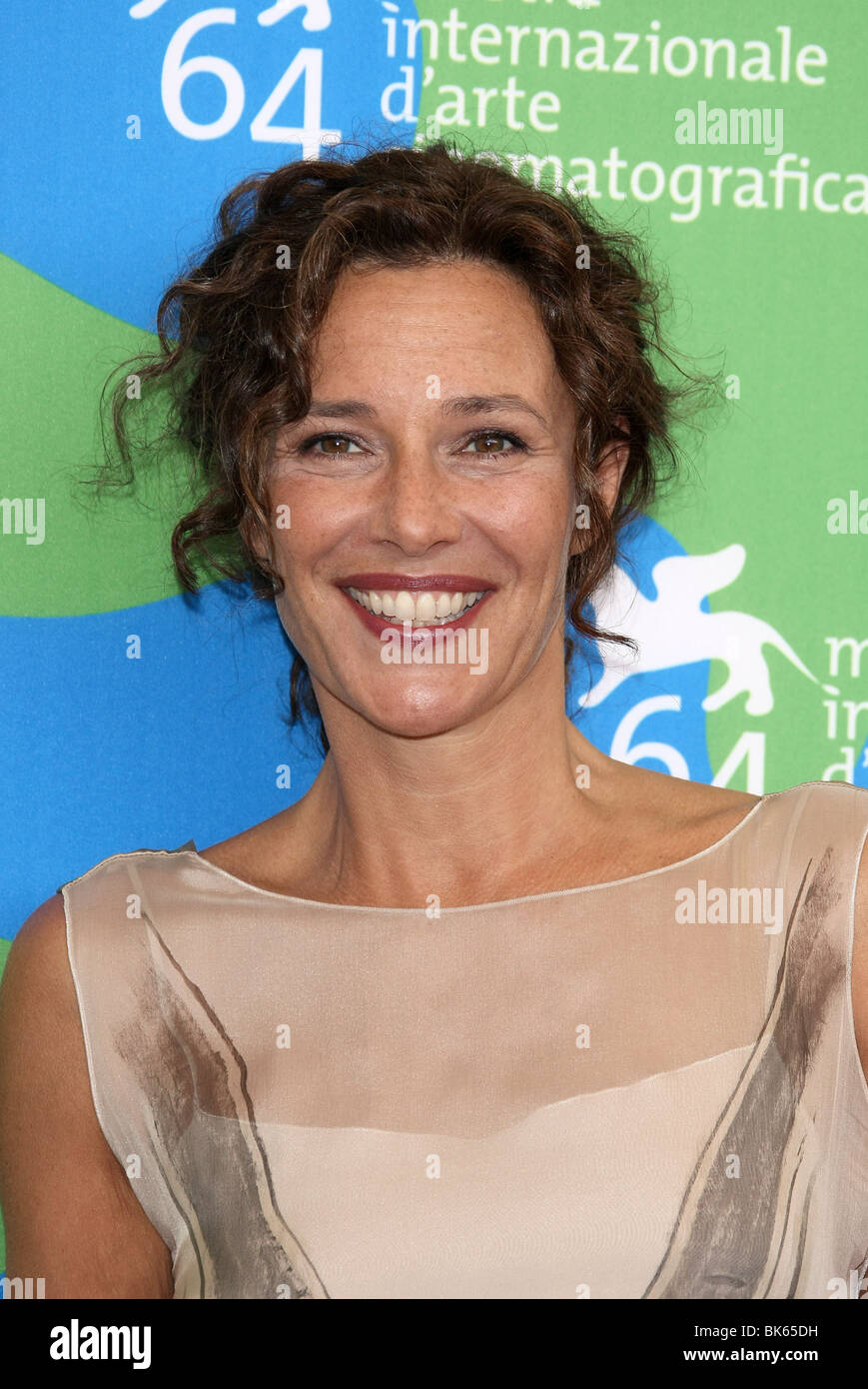 VALERIA CAVALLI LA FILLE COUPéE EN DEUX UNE SÉANCE DE 64ème FESTIVAL DU FILM DE VENISE LIDO Venise ITALIE 02 Septembre 2007 Banque D'Images