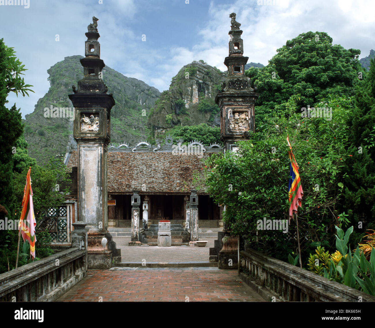 Temple Dinh, le plus ancien temple dynastique, reconstruit en 1600, Hoa Lu, le Vietnam, l'Indochine, l'Asie du Sud-Est, Asie Banque D'Images