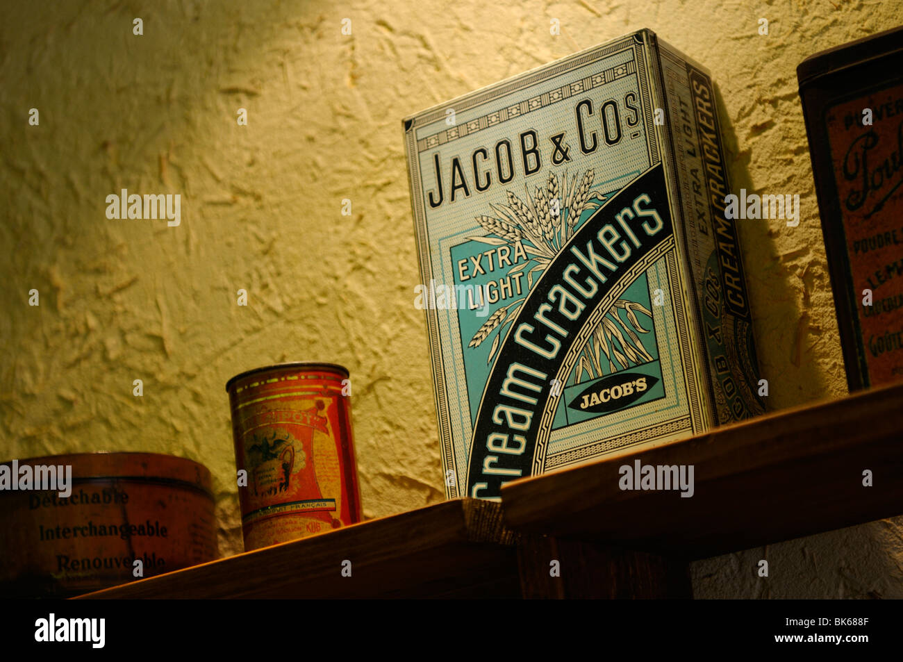 Stock photo d'une vieille boîte de craquelins crème Jacobs. Banque D'Images