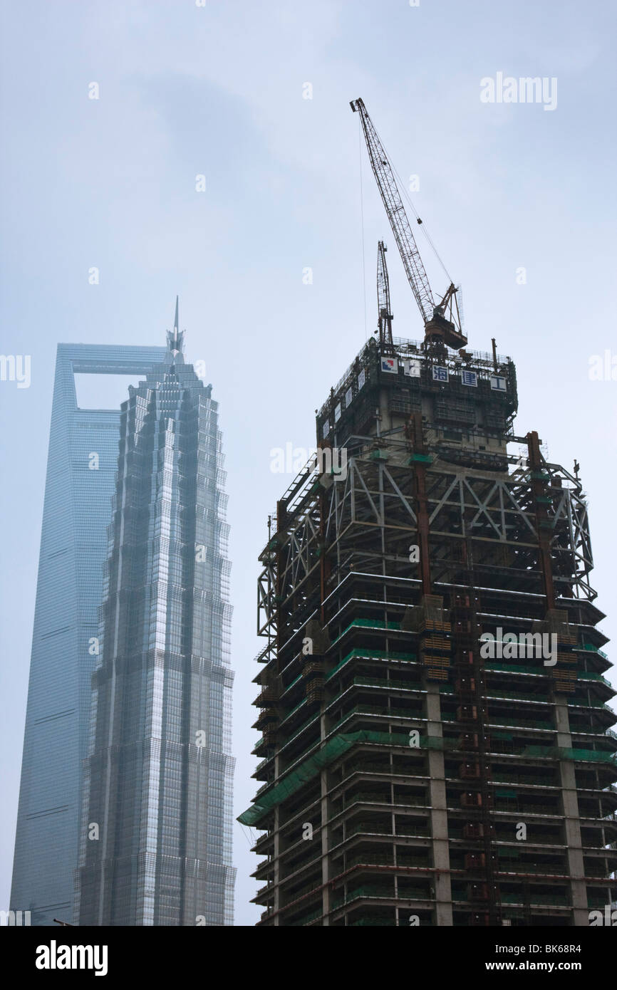 Gratte-ciel en construction à Pudong Shanghai Chine Banque D'Images