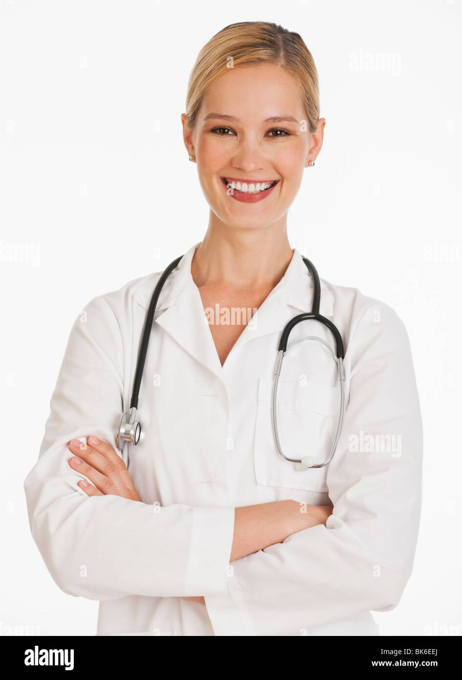 Female doctor with arms crossed smiling at camera Banque D'Images