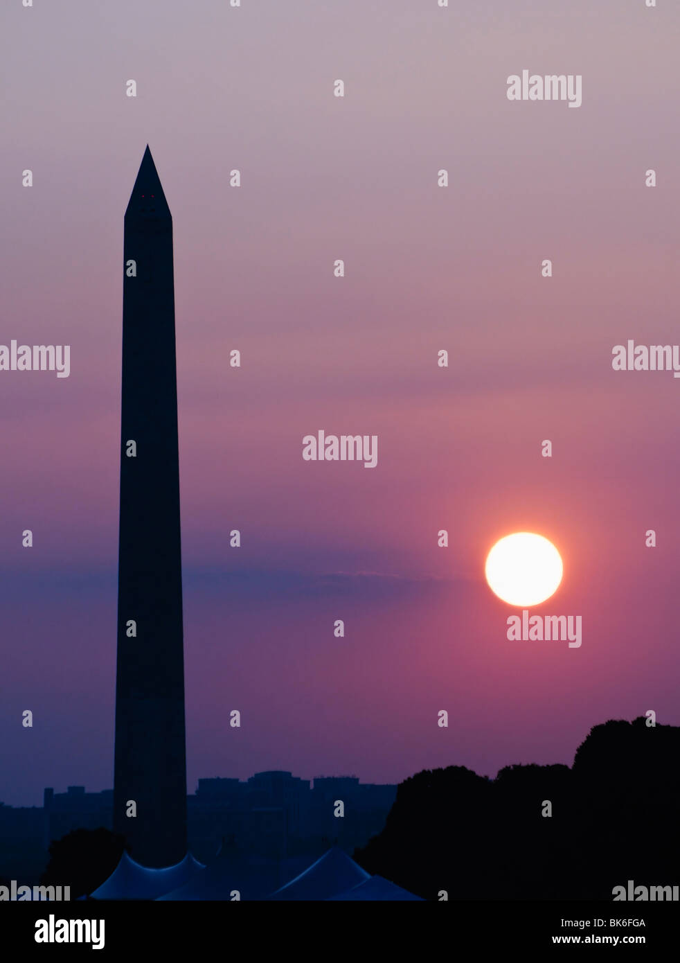 Silhouette du Washington Monument à DC au coucher du soleil Banque D'Images