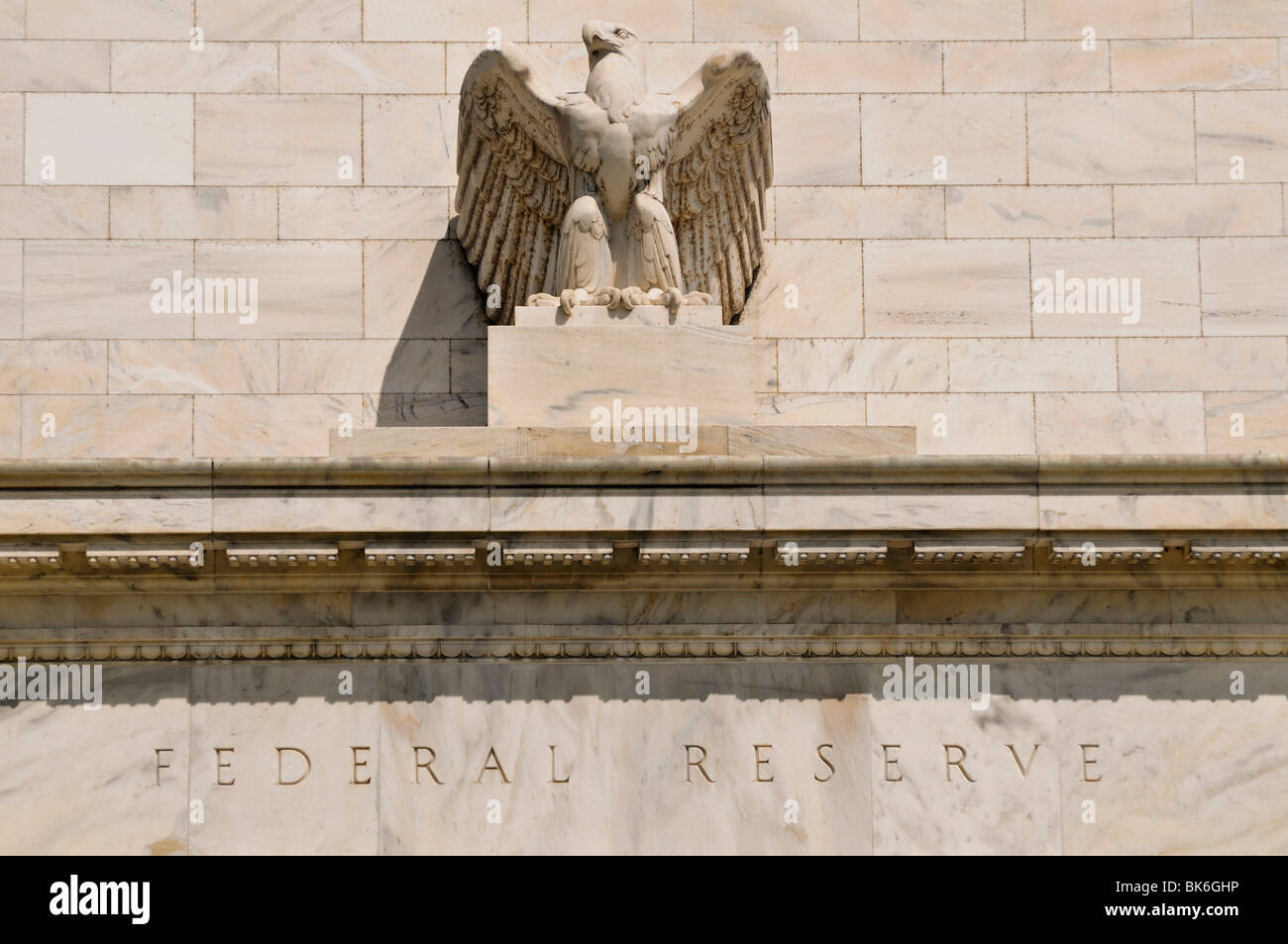 Bâtiment de la Réserve fédérale à Washington DC avec Eagle Banque D'Images