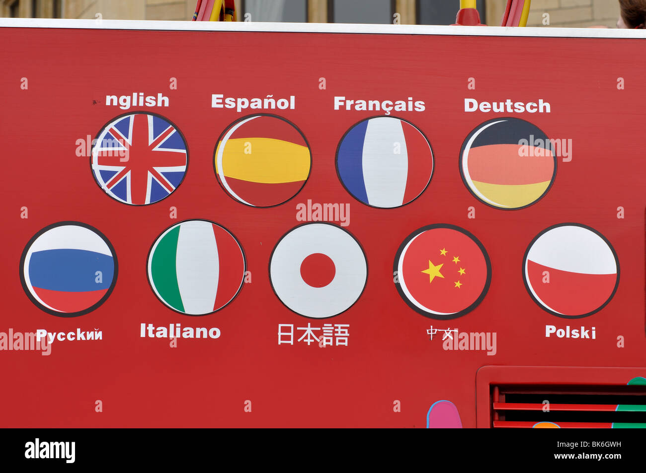 Langues disponibles signes sur open top bus tour, Bath, Somerset, England, UK Banque D'Images