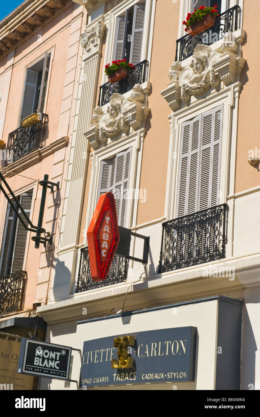 Cannes Rue D'Antibes , immeuble ou maison , Civette tabac typique Carlton ,  magasin , stylo Mont Blanc signer & fentres & volets Photo Stock - Alamy