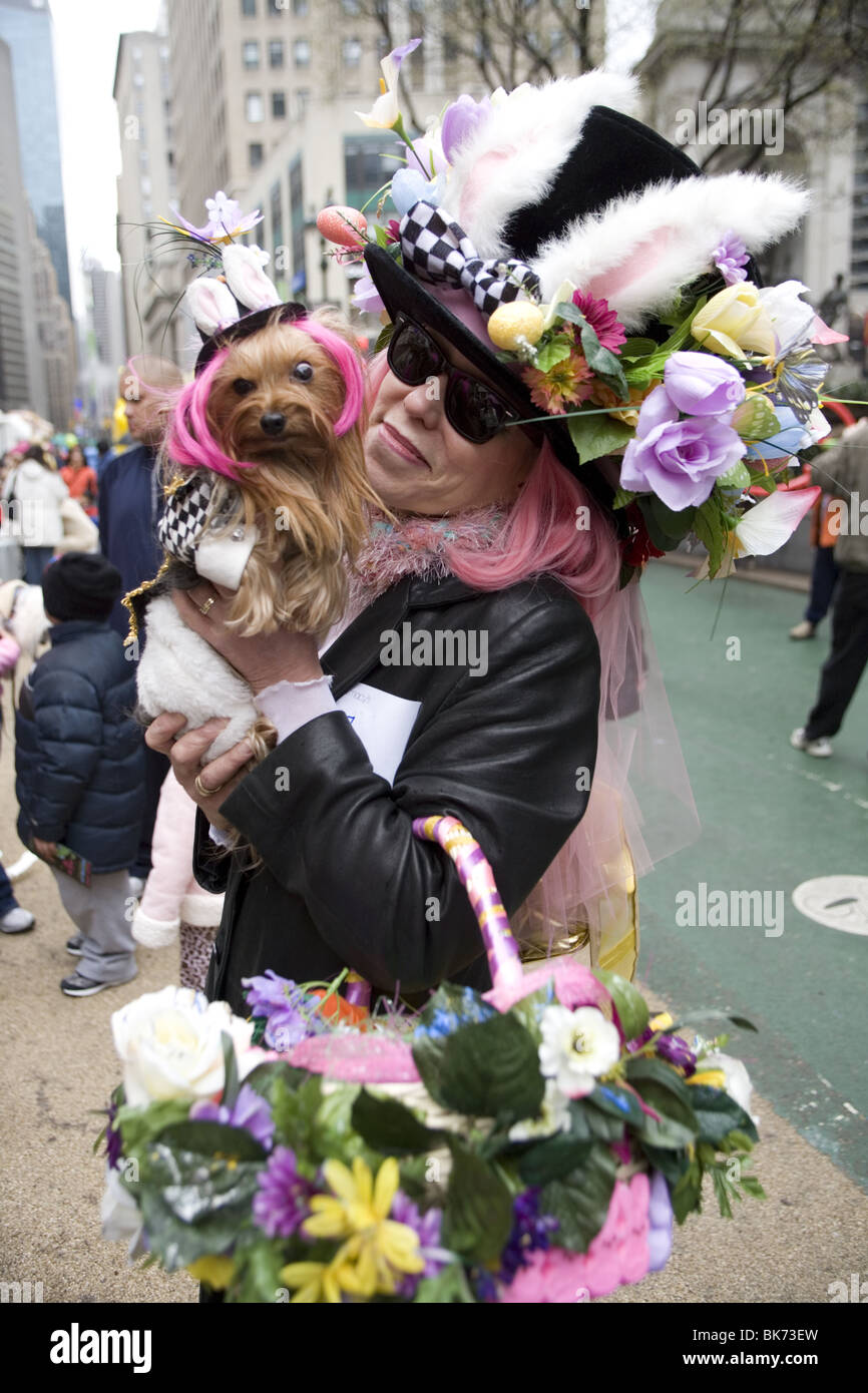 Les gens avec leur prix animaux domestiques à 'Petacular' un événement annuel parrainé par Macy's 34th Street et Broadway à New York. Banque D'Images