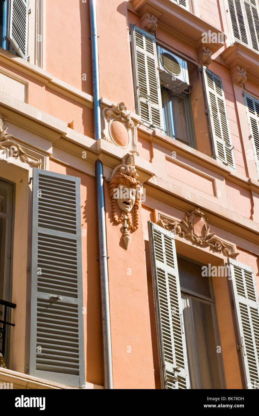 Cannes Rue D'Antibes , immeuble ou maison , Civette tabac typique Carlton ,  magasin , stylo Mont Blanc signer & fentres & volets Photo Stock - Alamy