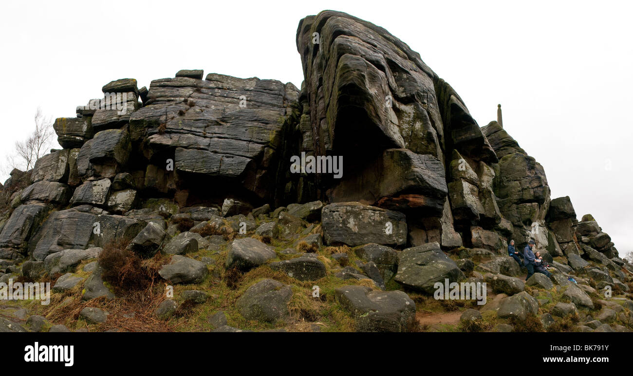 Le monument Nelson à bord noir-argenté, Peak District, Derbyshire, Royaume-Uni Banque D'Images