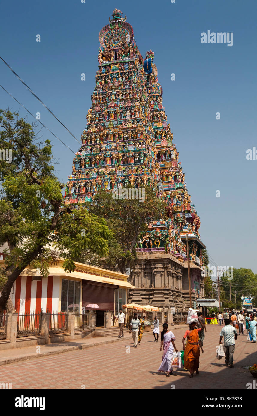 L'Inde, le Tamil Nadu, Madurai, Sri Meenakshi Temple, coloré, récemment restauré, au sud gopuram Banque D'Images