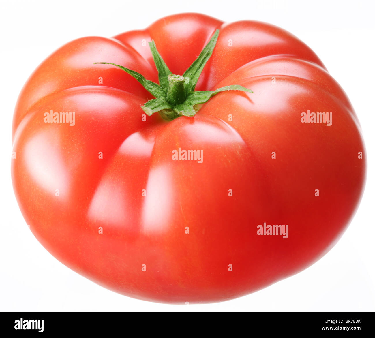 Tomates mûres sur un fond blanc Banque D'Images