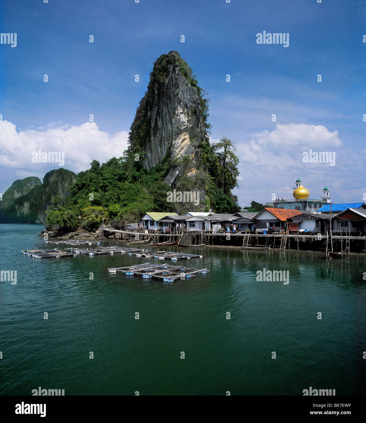 Village de Panny Koh Phang Nga Bay, dans le sud de la Thaïlande, Thaïlande, Asie du Sud, Asie Banque D'Images