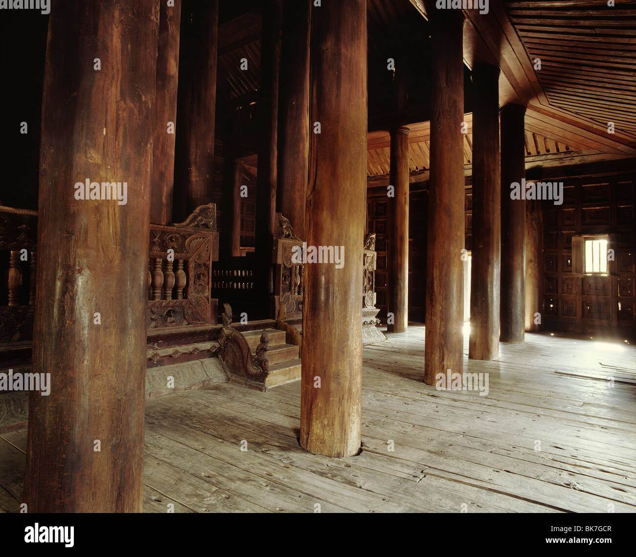 Bagaya Kyaung monastère datant du début du xxe siècle, tout en bois, Ava, Myanmar (Birmanie), l'Asie Banque D'Images