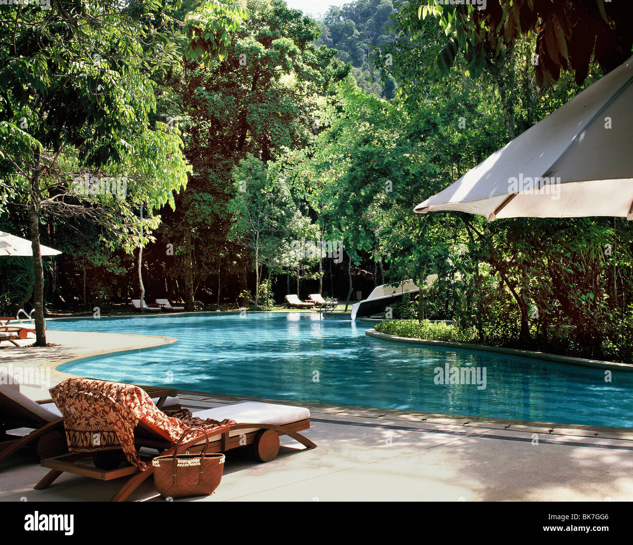 Jardin et piscine à Jungle Resort Andaman à Langkawi, Malaisie, Asie du Sud, Asie Banque D'Images