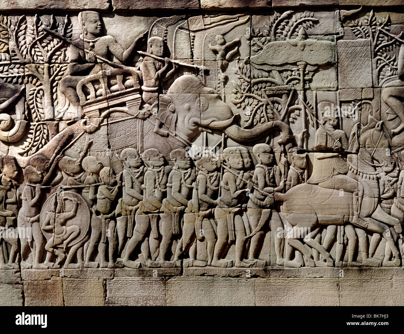 Reliefs datant de la fin du 12e et 13e siècles, Bayon, Angkor Thom, Angkor, Site du patrimoine mondial de l'UNESCO, au Cambodge Banque D'Images