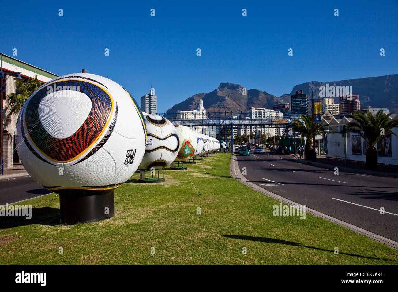 Ballons géants le long d'une route dans la région de Cape Town, Afrique du Sud Banque D'Images