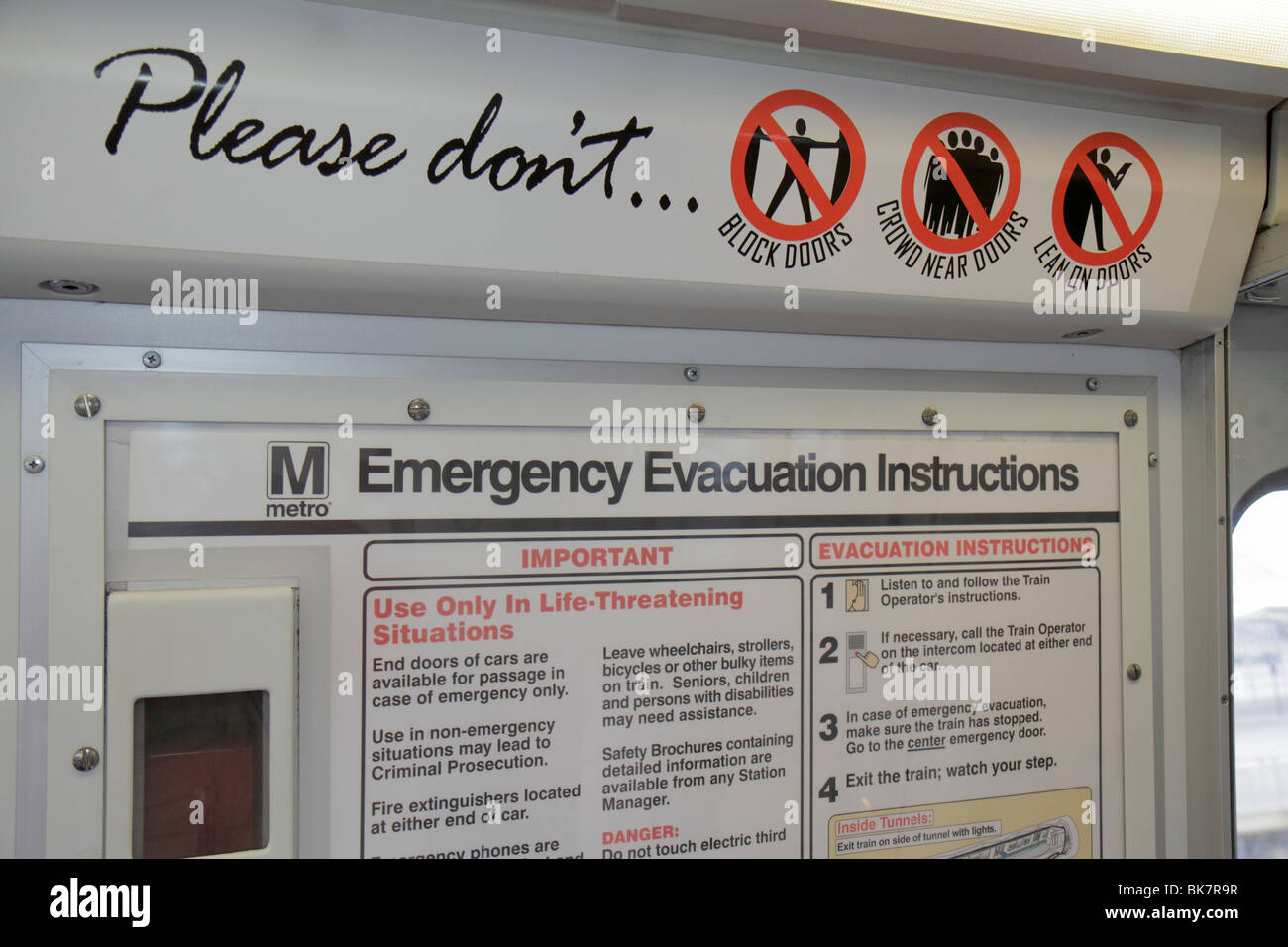 Washington DC,Ronald Reagan Washington National Airport,DCA,Metrorail,Yellow Line System,instructions d'évacuation d'urgence,informations,sécurité des passagers Banque D'Images