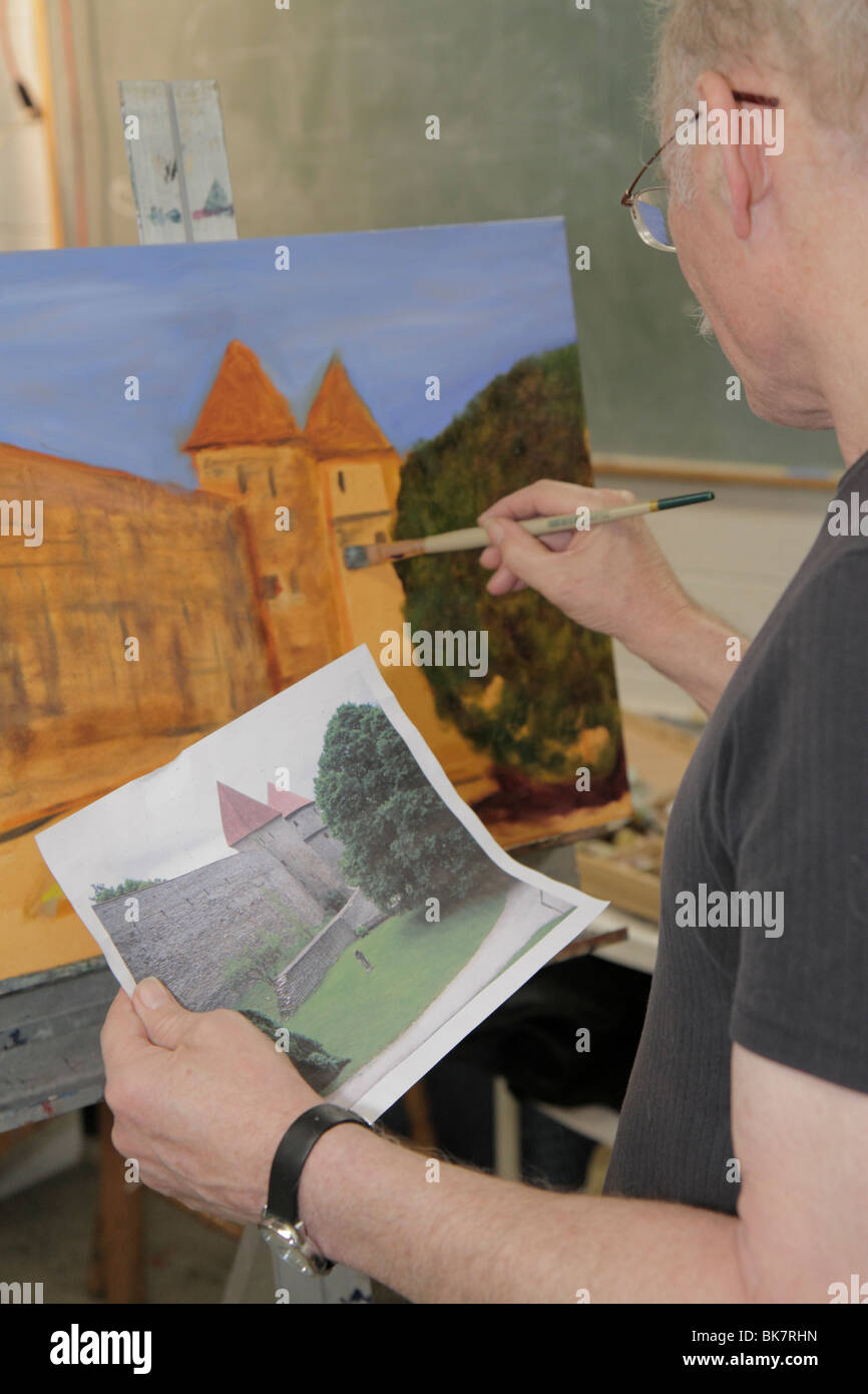 Alexandria Virginia,Vieille ville,Torpedo Factory Art Center,classe,adulte homme hommes,chevalet,pinceau,peinture,château,paysage,créativité,saut, Banque D'Images