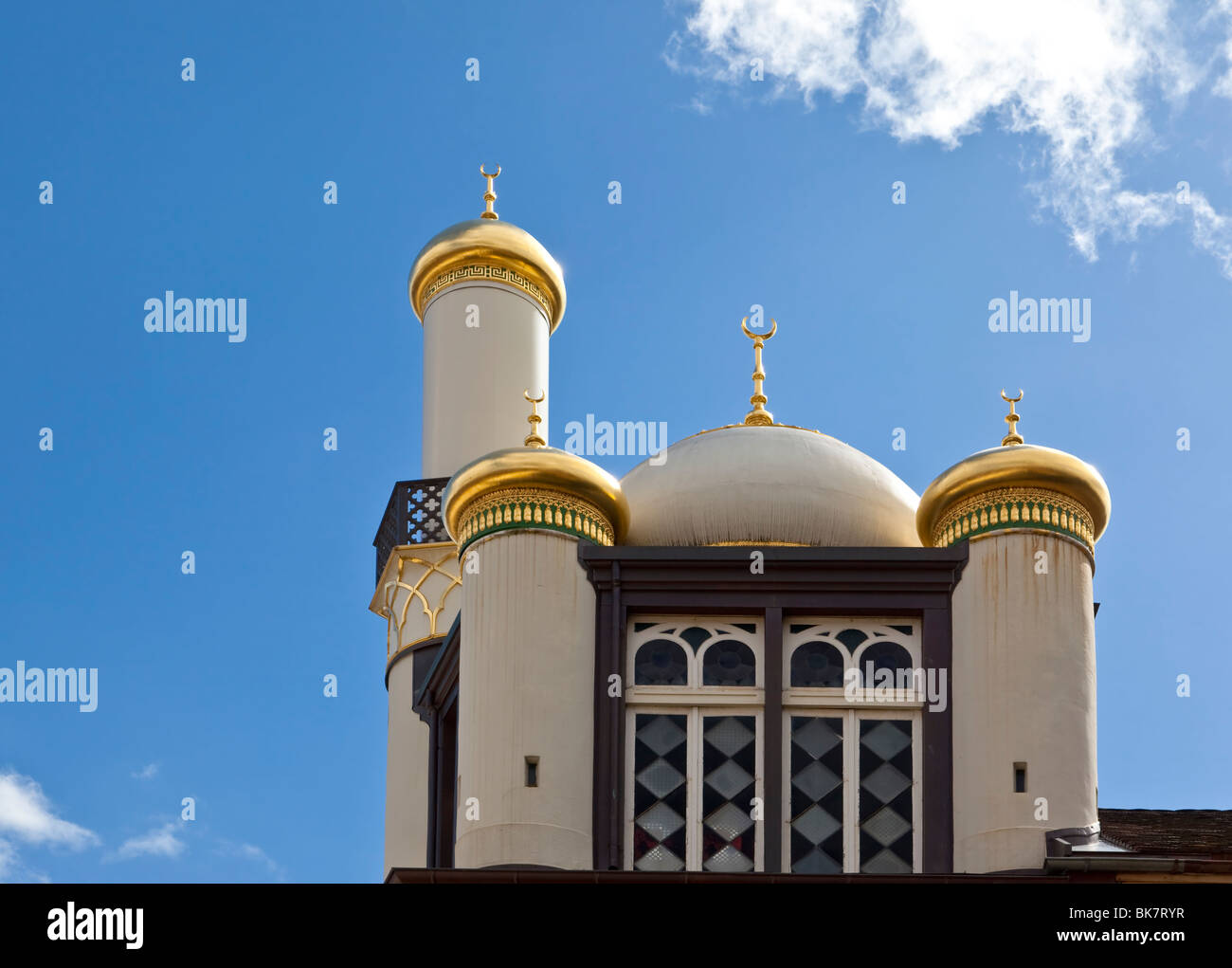 Mosquée avec minarets ; Neuchâtel, Suisse. Charles Lupica Banque D'Images