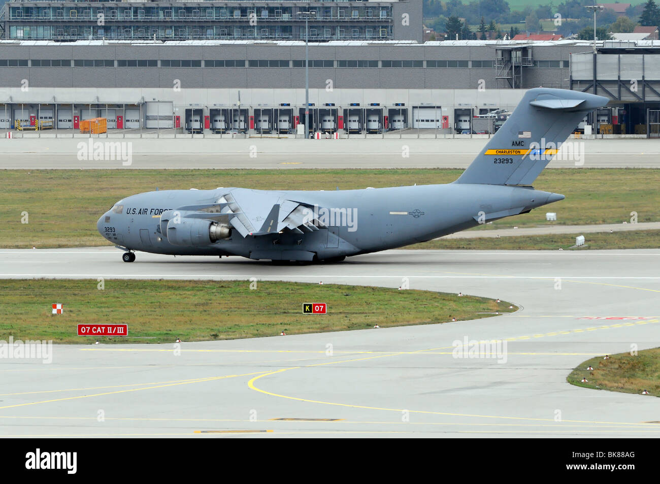 3293 de l'US AIR FORCE, Boeing C-17A Globemaster III pendant le décollage, l'aéroport de Stuttgart, Bade-Wurtemberg, Allemagne, Europe Banque D'Images 3293 de l'US AIR FORCE, Boeing C-17A Globemaster III pendant le décollage, l'aéroport de Stuttgart, Bade-Wurtemberg, Allemagne, Europe Banque D'Images