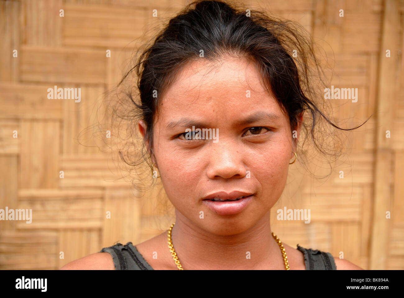 Portrait, visage, Laotien, femme de l'ethnie Khmu Ban, Tonchong à Muang Khoua Phongsali, province, Laos, Asie du sud-est, Banque D'Images