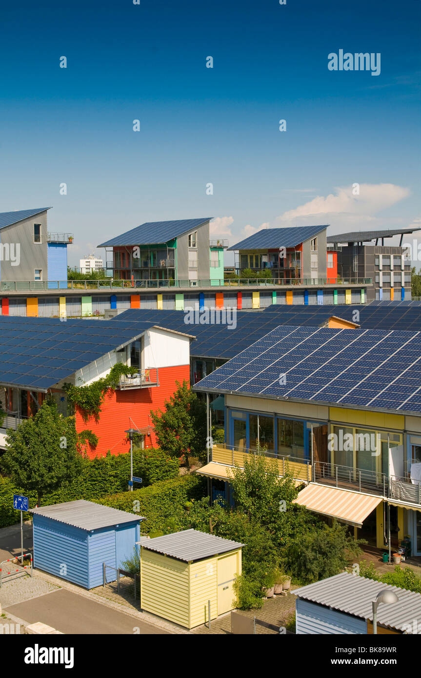 Village solaire avec Toits Solaires, Freiburg, Bade-Wurtemberg, Allemagne, Europe Banque D'Images