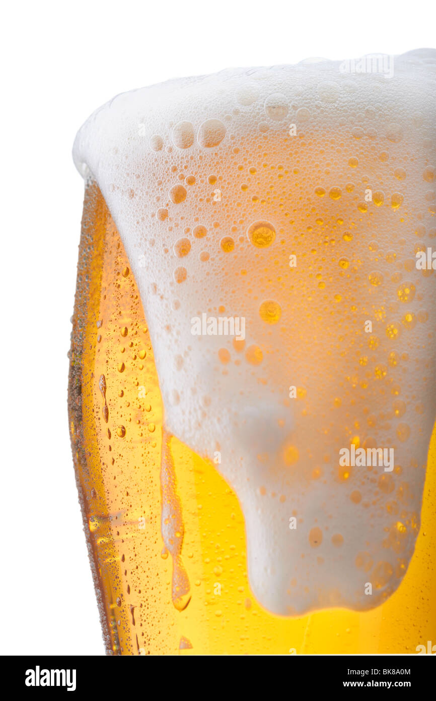 Verre de bière pils fraîche avec mousse et l'eau condensée pearls Photo  Stock - Alamy
